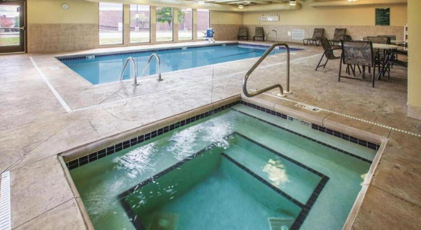 Country Inn & Suites By Radisson, Canton Near Hall Of Fame North Canton Εξωτερικό φωτογραφία