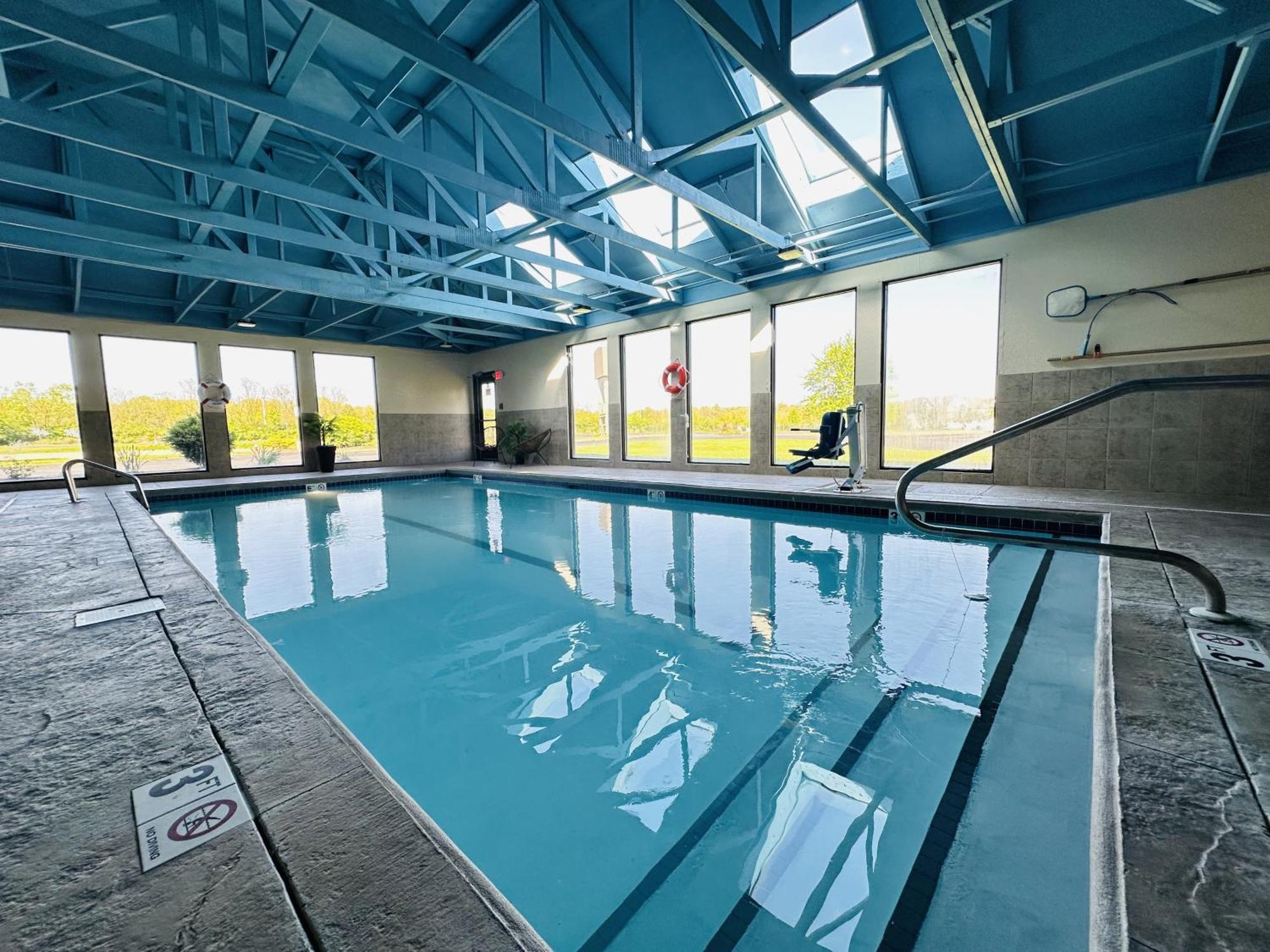 Country Inn & Suites By Radisson, Canton Near Hall Of Fame North Canton Εξωτερικό φωτογραφία